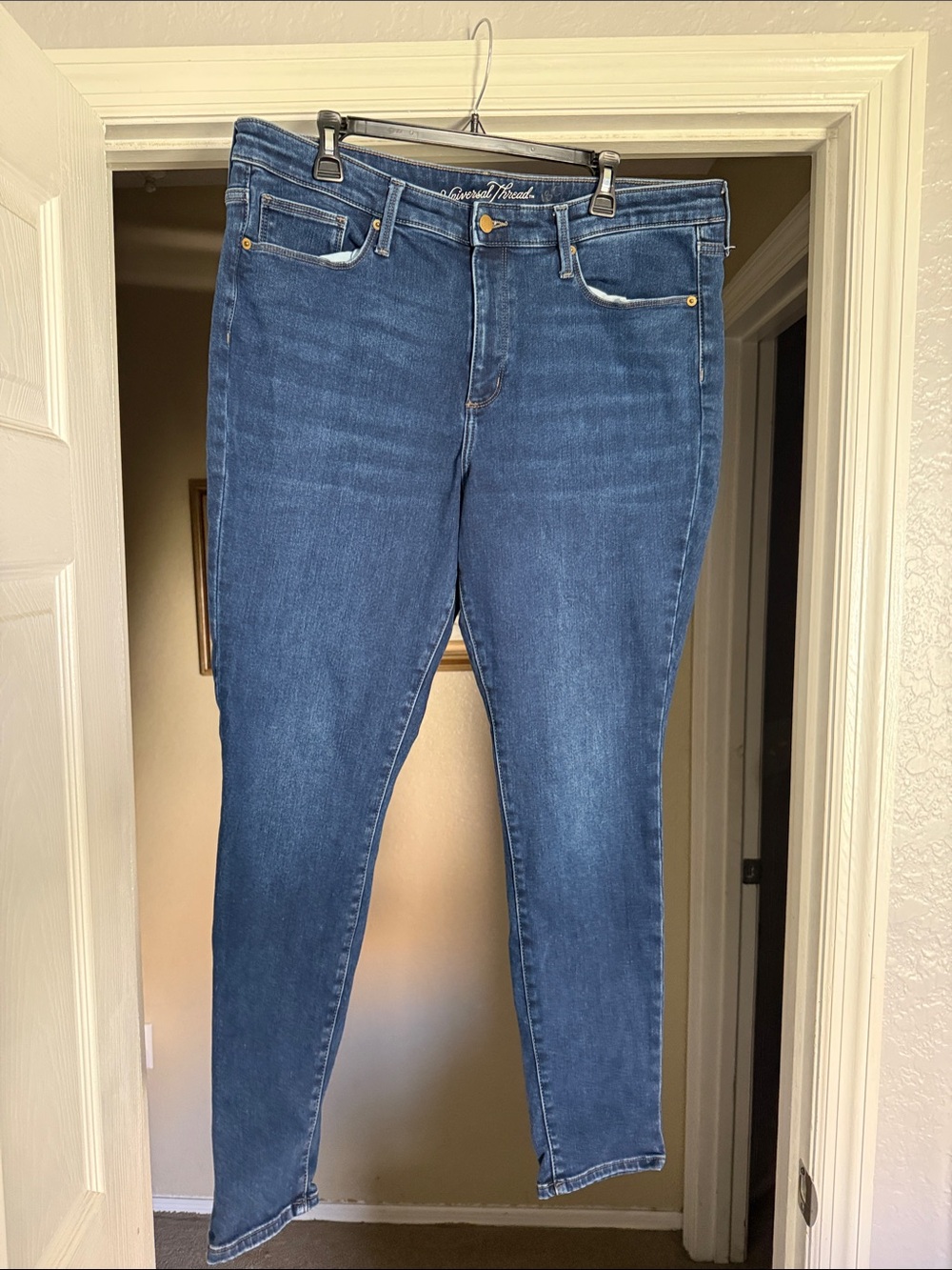 Universal Thread Women's Skinny Jeans in Medium Blue Wash